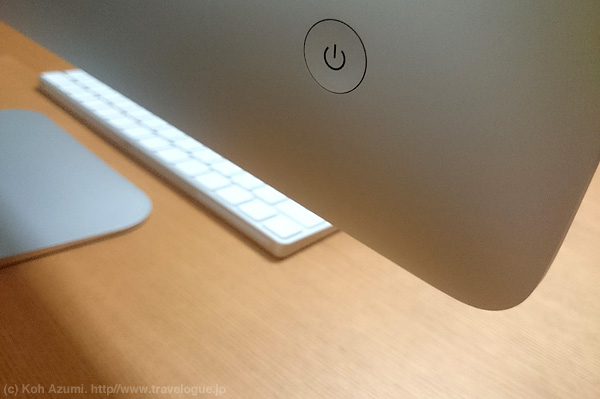 iMacの電源ボタン